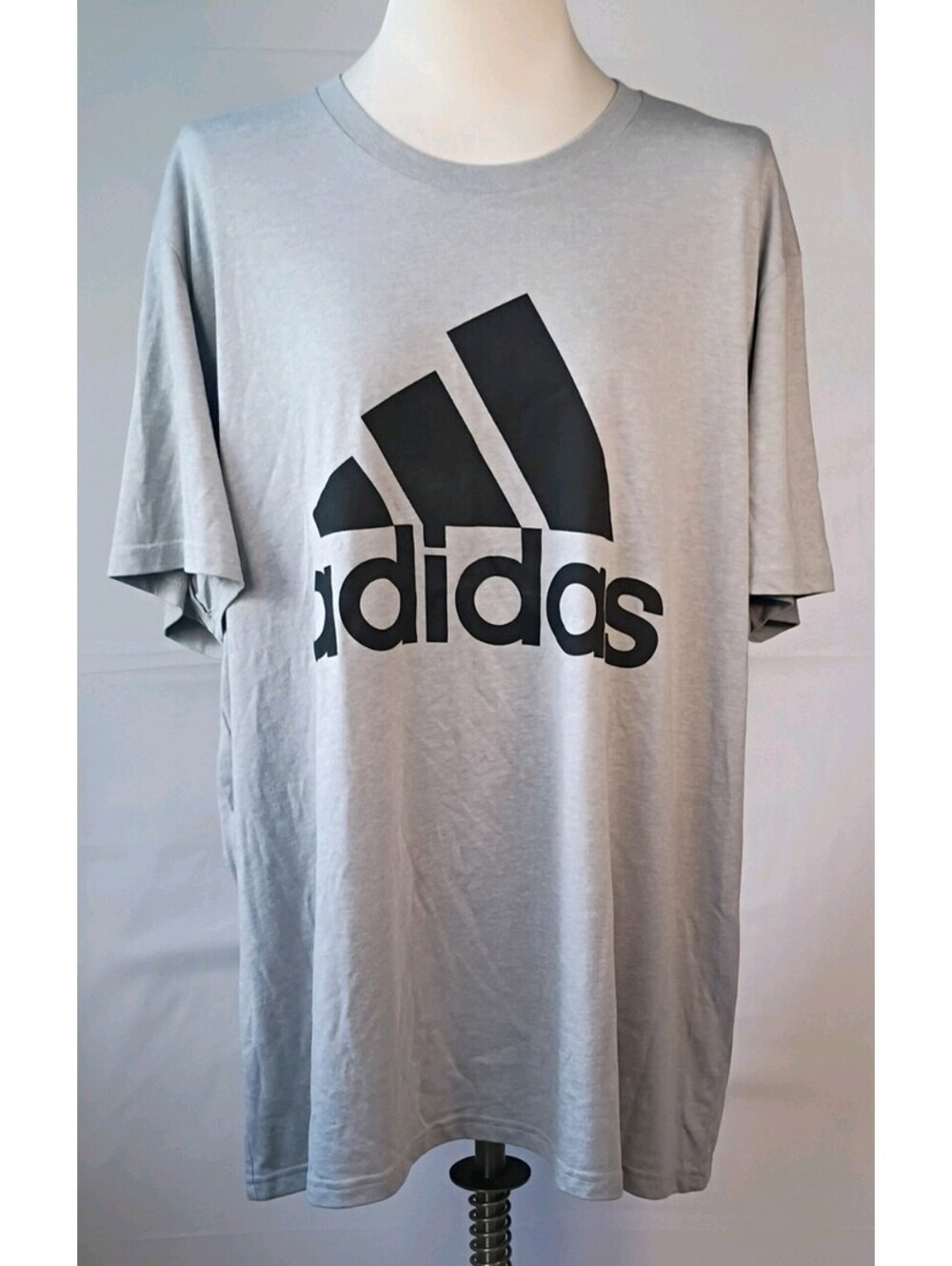 NWT Adidas Light Gray Graphic T-shirt W/ Matte Black Logo Mens 3XL